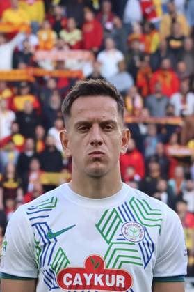 Amir Hadziahmetovic of Caykur Rizespor during the Turkish Super League match between Goztepe and Caykur Riespor at Goztepe Gursel Aksel Stadium on December 22, 2024 in Izmir, Turkey. Izmir Turkey Copyright: xSeskimphotox Goztepe-Rizespor-231224 (6)