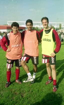 26.10.95 VfB Stuttgart Training Deutschland, Stuttgart, 26.10.1995, Fussball, Bundesliga, VfB Stuttgart Training: v.l. Krassimir Balakov, Giovane Elber, Fredi Bobic; Magisches Dreieck.