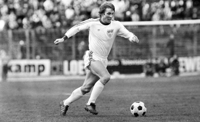 03.01.76 VfB Stuttgart - FC Bayern München Deutschland, Stuttgart, 03.01.1976, Fussball, Bundesliga, Testspiel, VfB Stuttgart - FC Bayern München (3:1): Hans-Joachim Weller (VfB Stuttgart). *** 03 01 76 VfB Stuttgart FC Bayern Munich Germany, Stuttgart, 03 01 1976, Soccer, Bundesliga, Test match, VfB Stuttgart FC Bayern Munich 3 1 Hans Joachim Weller VfB Stuttgart