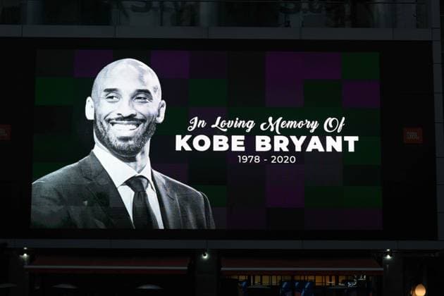NBA, Basketball Herren, USA Kobe Bryant Memorial A memorial for Kobe Bryant near Staples Center, Sunday, Jan. 26, 2020, in Los Angeles. Bryant, the 18-time NBA All-Star who won five championships and became one of the greatest basketball players of his generation during a 20-year career with the Los Angeles Lakers, died in a helicopter crash Sunday. (Dylan Stewart Image of Los Angeles California United States EDITORIAL USE ONLY Copyright: xImagexofxSportx DylanxStewartx iosphotos175434