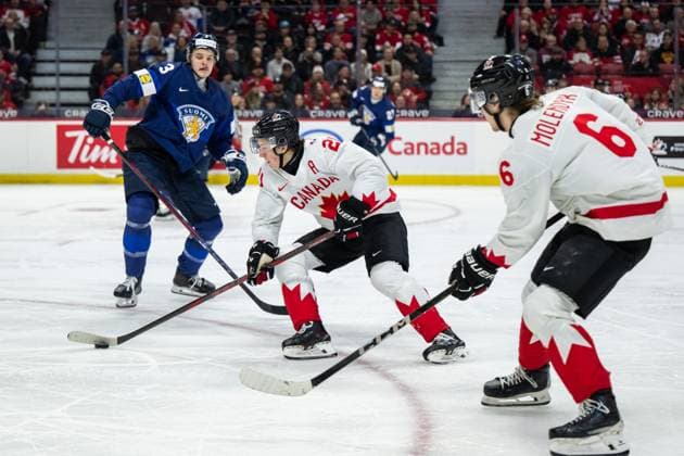 241226 Kalle Kangas of Finland and Calum Ritchie of Canada during the 2025 IIHF World Junior Championship game between Finland and Canada on December 26, 2024 in Ottawa. Photo: Mathias Bergeld BILDBYRAN kod MB MB1026 ishockey Ice hockey, Eishockey jvm junior-vm u20 2025 iihf world junior championship world juniors finland canada kanada 1 bbeng Copyright: MATHIASxBERGELD BB241226MB146