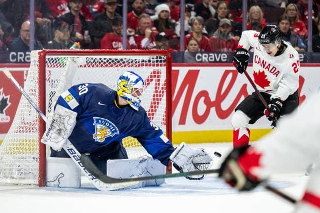 241226 goaltender Petteri Rimpinen of Finland and Tanner Howe of Canada during the 2025 IIHF World Junior Championship game between Finland and Canada on December 26, 2024 in Ottawa. Photo: Mathias Bergeld BILDBYRAN kod MB MB1026 ishockey Ice hockey, Eishockey jvm junior-vm u20 2025 iihf world junior championship world juniors finland canada kanada 1 bbeng Copyright: MATHIASxBERGELD BB241226MB151