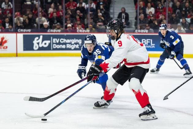 241226 Arttu Tuhkala of Finland and Gavin McKenna of Canada during the 2025 IIHF World Junior Championship game between Finland and Canada on December 26, 2024 in Ottawa. Photo: Mathias Bergeld BILDBYRAN kod MB MB1026 ishockey Ice hockey, Eishockey jvm junior-vm u20 2025 iihf world junior championship world juniors finland canada kanada 1 bbeng Copyright: MATHIASxBERGELD BB241226MB153