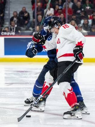 241226 Mitja Jokinen of Finland and Bradly Nadeau of Canada during the 2025 IIHF World Junior Championship game between Finland and Canada on December 26, 2024 in Ottawa. Photo: Mathias Bergeld BILDBYRAN kod MB MB1026 ishockey Ice hockey, Eishockey jvm junior-vm u20 2025 iihf world junior championship world juniors finland canada kanada 1 bbeng Copyright: MATHIASxBERGELD BB241226MB156