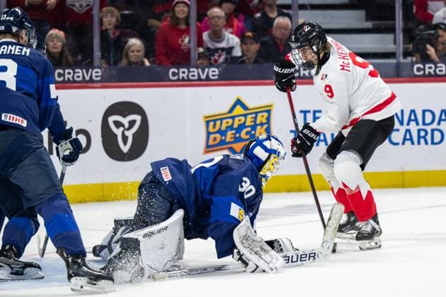 241226 Gavin McKenna of Canada scores 0-1 behind goaltender Petteri Rimpinen of Finland during the 2025 IIHF World Junior Championship game between Finland and Canada on December 26, 2024 in Ottawa. Photo: Mathias Bergeld BILDBYRAN kod MB MB1026 ishockey Ice hockey, Eishockey jvm junior-vm u20 2025 iihf world junior championship world juniors finland canada kanada 1 bbeng Copyright: MATHIASxBERGELD BB241226MB163