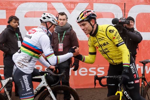 Sport Bilder des Tages Exact Cross cyclocross Loenhout 2024 LOENHOUT, BELGIUM - DECEMBER 27 : Van Der Poel Mathieu (NED) of Alpecin-Deceuninck and Van Aert Wout (BEL) of Visma Lease A Bike during the 5th leg of the Exact Cross cyclocross series 2024-2025 in Loenhout, Belgium, 27 12 2024 Loenhout Belgium  Copyright: xJanxDexMeuleneirx
