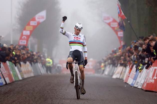 Sport Bilder des Tages Exact Cross cyclocross Loenhout 2024 LOENHOUT, BELGIUM - DECEMBER 27 : Van Der Poel Mathieu (NED) of Alpecin-Deceuninck wins during the 5th leg of the Exact Cross cyclocross series 2024-2025 in Loenhout, Belgium, 27 12 2024 Loenhout Belgium  Copyright: xJanxDexMeuleneirx