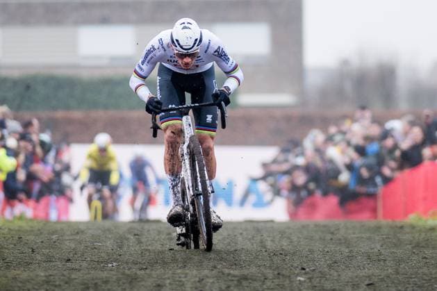 Dutch Mathieu Van Der Poel pictured in action during the men s elite race of the cyclocross cycling event, race 5 7 in the Exact Cross competition, Friday 27 December 2024 in Loenhout. BILLY CEUSTERS BillyxCeusters  x109236297x