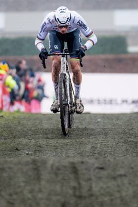 Dutch Mathieu Van Der Poel pictured in action during the men s elite race of the cyclocross cycling event, race 5 7 in the Exact Cross competition, Friday 27 December 2024 in Loenhout. BILLY CEUSTERS BillyxCeusters  x109236303x