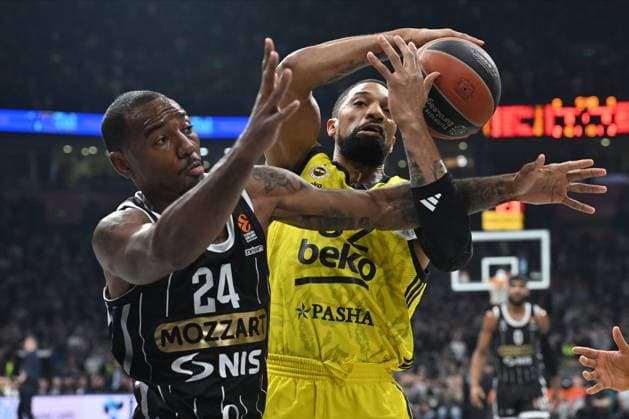 Sport Themen der Woche KW52 Sport Bilder des Tages PARTIZAN vs FENERBAHCE ISIAHA MIKE, basketball player of Partizan, at the Euroleague match against Fenerbahce, at Belgrade Arena. Beograd, 22.01.2024. photo: MN Press Photo BASKETBALL, EUROLEAGUE, PARTIZAN, FENERBAHCE Belgrade Belgrade Arena Serbia Copyright: xMarkoxMetlasx xMNxPressx