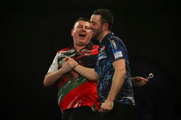 Sport Themen der Woche KW52 Sport Bilder des Tages 27th December 2024, Alexandra Palace, London, England; 2024 25 PDC Paddy Power World Darts Championships Day 10; Nick Kenny shakes hands with Luke Humphries after Humpries won the match  ActionPlus12731737 HenningxVonxJagow