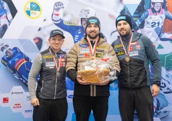 photographer: FIL Michael Kristen 28.12.2024 Tyrolean Championships, Olympia Ice Track Innsbruck-Igls, Tirol, Austria (AUT), Award Ceremony, Men™s Singles, picture: Wolfgang Kindl (AUT, 2nd place), David Gleirscher (AUT, 1st place), Nico Gleirscher (AUT, 3rd place)
