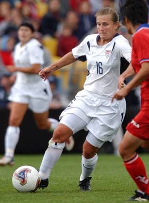 KRT SPORTS STORY SLUGGED: SOC-WORLDCUP KRT PHOTOGRAPH BY STEVE DESLICH KRT (September 28) COLUMBUS, OH - USA s Tiffeny Milbrett (16) dribbles the ball during the United States 3-0 victory over North Korea in a FIFA Women s World Cup match, Sunday, September 28, 2003, in Columbus, Ohio. (smd) 2003 COLUMBUS OH USA EDITORIAL USE ONLY Copyright: xx KRT STEVExDESLICHx krtphotoslive100042