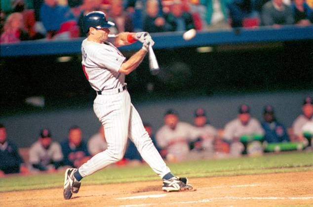 Archivbilder der Woche SPORT KW52 KRT SPORTS STORY SLUGGED: BBO-HALL KRT PHOTOGRAPH BY JOHN DOMAN ST. PAUL PIONEER PRESS (January 6) Minnesota Twins Paul Molitor hits his 3,000 career hit on September 16, 1996, against the Kansas City Royals in Kansas City, Missouri. Molitor and Dennis Eckersley were both elected to baseball s Hall of Fame on Tuesday, January 6, 2004. (nk) 2004 KANSAS CITY MO USA EDITORIAL USE ONLY Copyright: xx 1000815 JOHNxDOMANx krtphotoslive113327