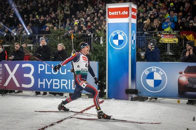 Bilder des Jahres 2024, Sport 12 Dezember Sport Themen der Woche KW52 Sport Bilder des Tages bett1.de WTC Biathlon auf Schalke, 28.12.2024 Sieger des Massenstarts: Sturla Holm Laegreid (Team Norwegen) bei der World Team Challenge (bett1.de WTC Biathlon auf Schalke) am 28.12.2024 in der Veltins-Arena in Gelsenkirchen (Deutschland). Copyright: xBEAUTIFULxSPORTS LeahxKohringx