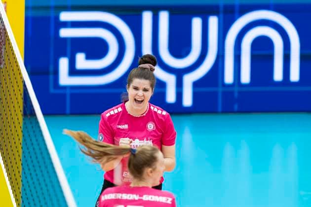 1. Volleyball Bundesliga Frauen: Schwarz-Weiss Erfurt vs. VC Wiesbaden; Erfurt; 28.12.2024 Celine Jebens ( 11; VC Wiesbaden) 1. Volleyball Bundesliga Frauen: Schwarz-Weiss Erfurt vs. VC Wiesbaden; Riethsporthalle Erfurt; 28.12.2024 Copyright: xBEAUTIFULxSPORTS Duehringx