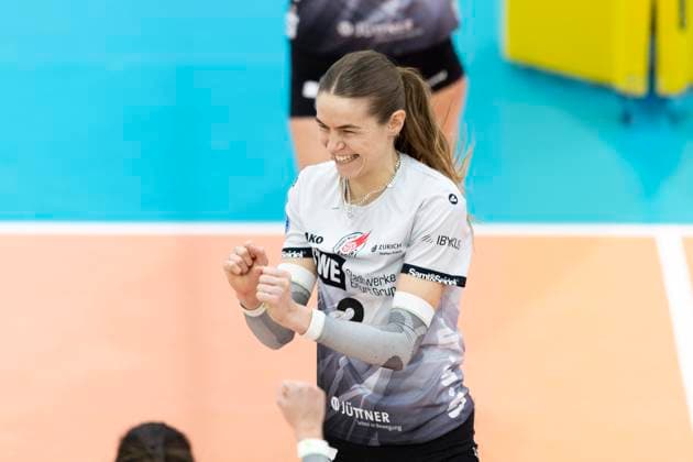 1. Volleyball Bundesliga Frauen: Schwarz-Weiss Erfurt vs. VC Wiesbaden; Erfurt; 28.12.2024 Elizabeth Sandbothe ( 2; Schwarz-Weiss Erfurt) 1. Volleyball Bundesliga Frauen: Schwarz-Weiss Erfurt vs. VC Wiesbaden; Riethsporthalle Erfurt; 28.12.2024 Copyright: xBEAUTIFULxSPORTS Duehringx