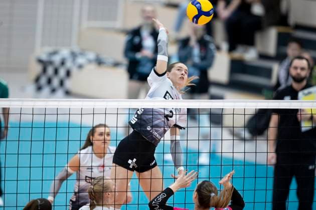 1. Volleyball Bundesliga Frauen: Schwarz-Weiss Erfurt vs. VC Wiesbaden; Erfurt; 28.12.2024 Elizabeth Sandbothe ( 2; Schwarz-Weiss Erfurt) 1. Volleyball Bundesliga Frauen: Schwarz-Weiss Erfurt vs. VC Wiesbaden; Riethsporthalle Erfurt; 28.12.2024 Copyright: xBEAUTIFULxSPORTS Duehringx