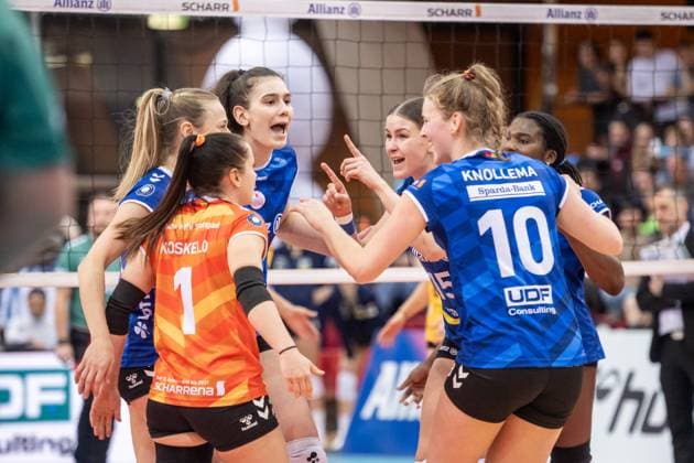 Jubel, Freude beim Team des MTV Stuttgart GER, Allianz MTV Stuttgart - VfB Suhl LOTTO Thueringen, Volleyball Bundesliga, VBL, Spielzeit 2024 2025, 28.12.2024 GER, Allianz MTV Stuttgart - VfB Suhl LOTTO Thueringen, Volleyball Bundesliga, VBL, Spielzeit 2024 2025, 28.12.2024 Stuttgart Copyright: xSandyxDinkelackerx EP_SDR