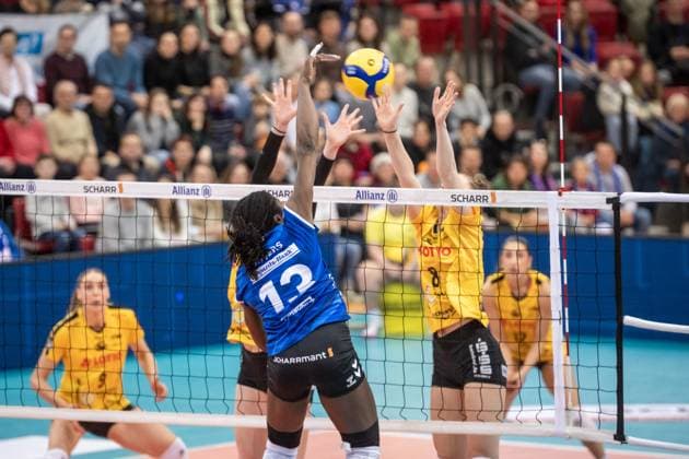 Krystal Rivers (Allianz MTV Stuttgart, 13) vs. Jette Kuipers (VfB Suhl LOTTO Thueringen, 08) GER, Allianz MTV Stuttgart - VfB Suhl LOTTO Thueringen, Volleyball Bundesliga, VBL, Spielzeit 2024 2025, 28.12.2024 GER, Allianz MTV Stuttgart - VfB Suhl LOTTO Thueringen, Volleyball Bundesliga, VBL, Spielzeit 2024 2025, 28.12.2024 Stuttgart Copyright: xSandyxDinkelackerx EP_SDR