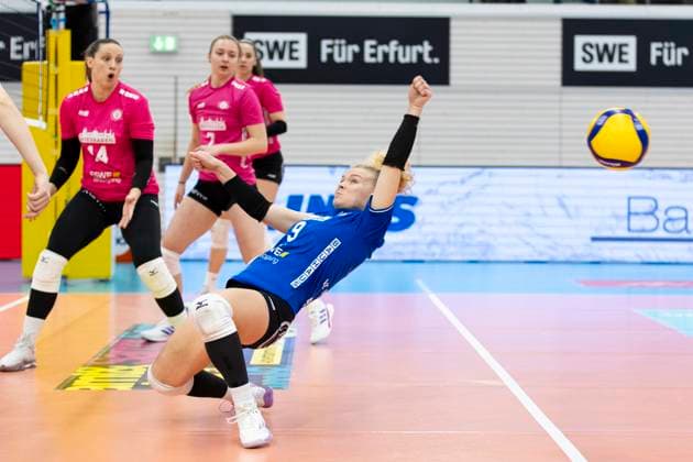 1. Volleyball Bundesliga Frauen: Schwarz-Weiss Erfurt vs. VC Wiesbaden; Erfurt; 28.12.2024 Rene Sain ( 9; VC Wiesbaden) 1. Volleyball Bundesliga Frauen: Schwarz-Weiss Erfurt vs. VC Wiesbaden; Riethsporthalle Erfurt; 28.12.2024 Copyright: xBEAUTIFULxSPORTS Duehringx