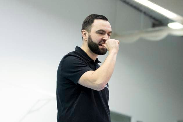1. Volleyball Bundesliga Frauen: Schwarz-Weiss Erfurt vs. VC Wiesbaden; Erfurt; 28.12.2024 Mateusz Zarczynski (Trainer; Schwarz-Weiss Erfurt) 1. Volleyball Bundesliga Frauen: Schwarz-Weiss Erfurt vs. VC Wiesbaden; Riethsporthalle Erfurt; 28.12.2024 Copyright: xBEAUTIFULxSPORTS Duehringx