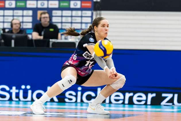 1. Volleyball Bundesliga Frauen: Schwarz-Weiss Erfurt vs. VC Wiesbaden; Erfurt; 28.12.2024 Mia Anna Stauß ( 11; Schwarz-Weiss Erfurt) 1. Volleyball Bundesliga Frauen: Schwarz-Weiss Erfurt vs. VC Wiesbaden; Riethsporthalle Erfurt; 28.12.2024 Copyright: xBEAUTIFULxSPORTS Duehringx