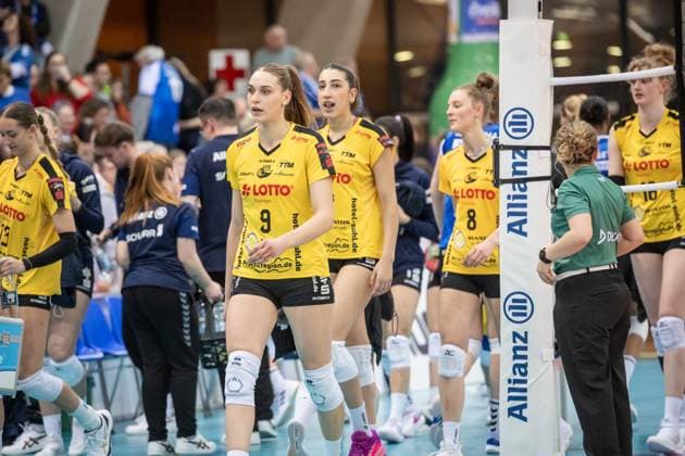 Anna Artyshuk (VfB Suhl LOTTO Thueringen, 09), vorn - Enttaeuschtes Team des VfB Suhl GER, Allianz MTV Stuttgart - VfB Suhl LOTTO Thueringen, Volleyball Bundesliga, VBL, Spielzeit 2024 2025, 28.12.2024 GER, Allianz MTV Stuttgart - VfB Suhl LOTTO Thueringen, Volleyball Bundesliga, VBL, Spielzeit 2024 2025, 28.12.2024 Stuttgart Copyright: xSandyxDinkelackerx EP_SDR