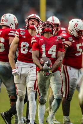 Sport Themen der Woche KW52 Sport Bilder des Tages December 28, 2024, Bronx, New York, USA: Nebraska Cornhuskers running back RAHMIR JOHNSON (14) celebrates a late game run with teammate Nebraska Cornhuskers wide receiver ALEX BULLOCK (84) during the 2024 Pinstripe Bowl between Nebraska Cornhuskers and Boston College Eagles at Yankee Stadium in the Bronx, NY. Bronx USA - ZUMAr225 20241228_zsp_r225_037 Copyright: xScottxRausenbergerx