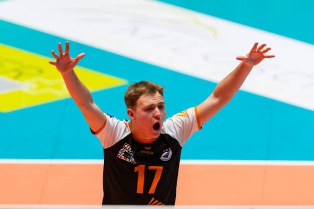 Jubel nach einem Punkt von Lenny Graven (17, VFB Friedrichshafen) GER, VFB Friedrichshafen vs Helios Grizzyls Giesen, Volleyball, Bundesliga, Saison 2024 25, Spieltag 14, 28.12.2024, GER, VFB Friedrichshafen vs Helios Grizzyls Giesen, Volleyball, Bundesliga, Saison 2024 25, Spieltag 14, 28.12.2024 Friedrichshafen Copyright: xEibner-Pressefoto FlorianxWolfx EP_FWF