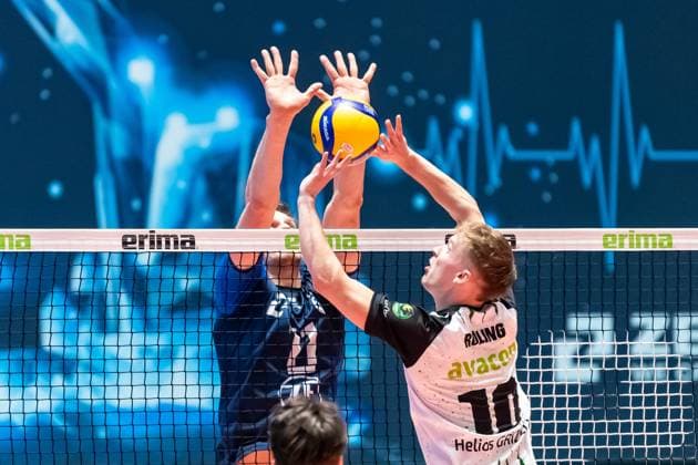 Marcus Boehme (11, VFB Friedrichshafen) gegen Jan Roeling (10, Helios Grizzlys Giesen) am Netz GER, VFB Friedrichshafen vs Helios Grizzyls Giesen, Volleyball, Bundesliga, Saison 2024 25, Spieltag 14, 28.12.2024, GER, VFB Friedrichshafen vs Helios Grizzyls Giesen, Volleyball, Bundesliga, Saison 2024 25, Spieltag 14, 28.12.2024 Friedrichshafen Copyright: xEibner-Pressefoto FlorianxWolfx EP_FWF