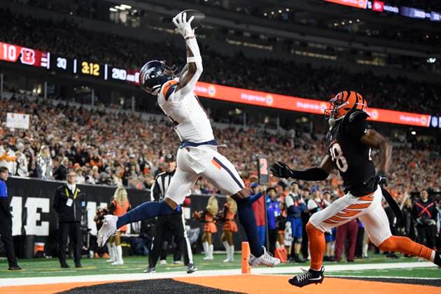 Sport Themen der Woche KW52 Sport Bilder des Tages CINCINNATI, OH - DECEMBER 28: Denver Broncos Wide Receiver Courtland Sutton (14) catches a touchdown pass during the NFL, American Football Herren, USA football game between the Denver Broncos and the Cincinnati Bengals on December 28, 2024, at Paycor Stadium in Cincinnati, Ohio. (Photo by Michael Allio Icon Sportswire) NFL: DEC 28 Broncos at Bengals EDITORIAL USE ONLY Icon116241228012