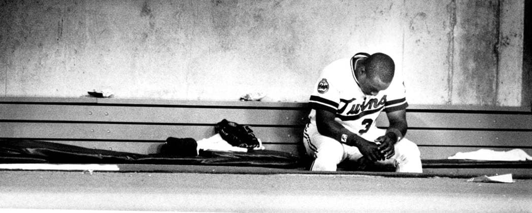 Archivbilder der Woche SPORT KW52 Minnesota Twins Kirby Puckett hangs his head in the dugout after a loss to the California Angels in Minneapolis, Minnesota, April 27, 1986. Puckett died Monday, March 6, 2006, after suffering a stroke. He was 45. (Jean Pieri St. Paul Pioneer Press KRT) MINNEAPOLIS MN USA EDITORIAL USE ONLY Copyright: xx 1027791 JeanxPierix krtphotoslive206216