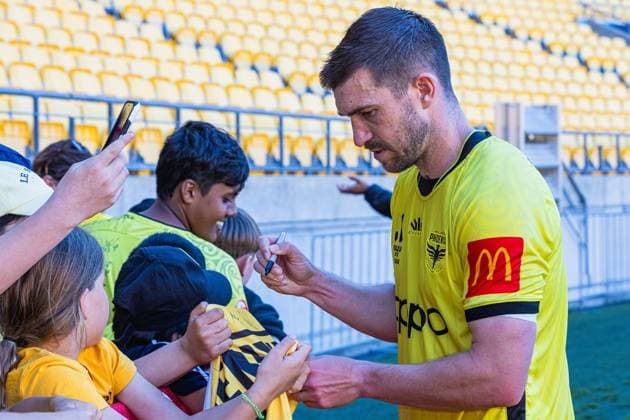 WELLINGTON, NEW ZEALAND - DECEMBER 28: Wellington Phoenix defender Tim Payne interacts with fans after the A-League Round 10 Fixture between Wellington Phoenix and Newcastle Jets at the Sky Stadium on December 28, 2024 in Wellington, New Zealand. (Photo by James Foy Speed Media Icon Sportswire) Credit: Speed Media Icon Sportswire Speed Media Icon Sportswire December, 28th, A-League - Wellington Phoenix vs. Newcastle Jets EDITORIAL USE ONLY Icon24122800027