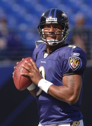 The Baltimore Ravens Steve McNair is shown before a game against the San Diego Chargers on Sunday, October 1, 2006, in Baltimore, Maryland. (George Bridges MCT) BALTIMORE MD USA EDITORIAL USE ONLY Copyright: xx GEORGExBRIDGESx krtphotoslive229281