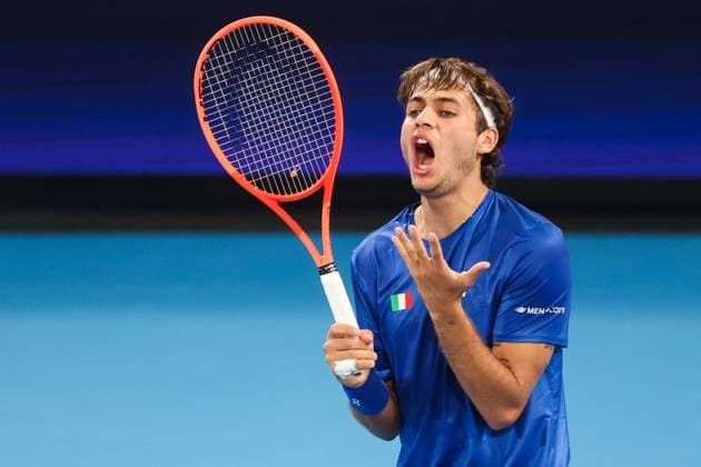 Sport Themen der Woche KW52 Sport Bilder des Tages TENNIS UNITED CUP SYDNEY, Flavio Cobolli of Team Italy reacts after missing a shot in his Group D singles match against Dominic Stricker of Team Switzerland during Day 3 of United Cup at Ken Rosewall Arena in Sydney, Sunday, December 29, 2024. ( NO ARCHIVING, EDITORIAL USE ONLY, NO USE IN BOOKS WITHOUT CONSENT SYDNEY NEW SOUTH WALES AUSTRALIA  Copyright: xMARKxEVANSx 20241229180062555339