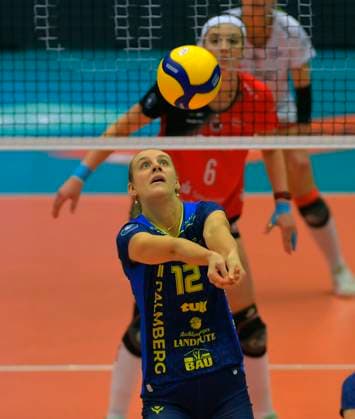 29.12.2024, Schwerins Hannah Krohn bei der Annahme, Volleyball, 1. Bundesliga, Dresdner SC - SSC Schwerin 0:3, (c) Dresden