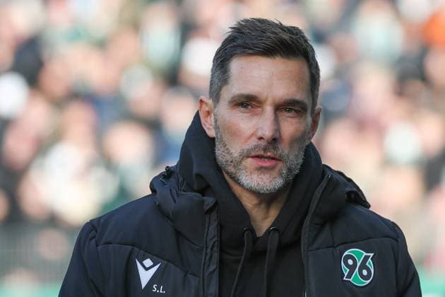 2. Bundesliga - Hannover 06 - Hertha BSC Berlin am 22.12.2024 in der HDI Arena in Hannover Trainer Stefan Leitl (Hannover) *** 2 Bundesliga Hannover 06 Hertha BSC Berlin on 22 12 2024 at the HDI Arena in Hannover Coach Stefan Leitl Hannover MH