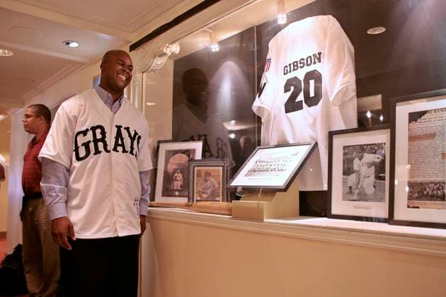 Sean Gibson, great-grandson of power hitter Josh Gibson of the Pittsburgh Crawfords (1930-1937), attends a dedication of a baseball exhibit on Negro League Baseball History in Washington D.C. on Wednesday, June 6, 2007. The exhibit will be on display at the Mayflower Hotel in Washington D.C. from June 6-30th. (Chuck Kennedy MCT) WASHINGTON DC USA EDITORIAL USE ONLY Copyright: xx 1044981 CHUCKxKENNEDYx krtphotoslive257677