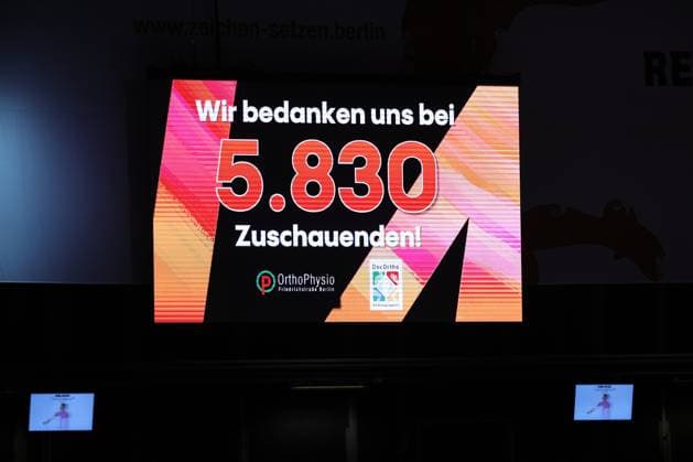 1. Volleyball Bundesliga, Berlin Recycling Volleys vs. WWK Volleys Herrsching (Symbolbild) Anzeigetafel zeigt die Zuschaueranzahl während der Begegnung im in 1. Volleyball Bundesliga, Berlin Recycling Volleys vs. WWK Volleys Herrsching in Berlin, Max-Schmeling-Halle, am 29.12.2024. Copyright: xBEAUTIFULxSPORTS Frankex