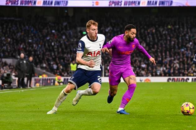 Sport Themen der Woche KW52 Sport Bilder des Tages LONDON, ENGLAND - DECEMBER 29: Dejan Kulusevski of Tottenham (L) chases Matheus Cunha of Wolverhampton (R) during the Premier League 2024 25 Matchweek 19 match between Tottenham Hotspur FC and Wolverhampton at Tottenham Hotspur Stadium, on December 29, 2024 in London, England. (David Horton SPP)  Copyright: xDavidxHortonx xSPPx spp-en-DaHo-RC4_DHO_Tottenham_Wolves_29Dec2024_EN100