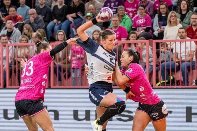 Bilder des Jahres 2024, Sport 12 Dezember Sport Themen der Woche KW52 Sport Bilder des Tages Munia Smits Union Neckarsulm, 23), gegn,Jana Scheib (TusSies Metzingen, 20), TusSies Metzingen - Sport Union Neckarsulm, Handball, 1. Bundesliga, Frauen, 10. Spieltag, Spielzeit 2024 2025, 29.12.2024, Eibner-Pressefoto Andreas Ulmer TusSies Metzingen - Sport Union Neckarsulm, Handball, 1. Bundesliga, Frauen, 10. Spieltag, Spielzeit 2024 2025, 29.12.2024, Tuebingen *** Munia Smits Sport Union Neckarsulm, 23 , against,Jana Scheib TusSies Metzingen, 20 , TusSies Metzingen Sport Union Neckarsulm, Handball, 1 Bundesliga, Women, 10 Matchday, Season 2024 2025, 29 12 2024, Eibner Pressefoto Andreas Ulmer TusSies Metzingen Sport Union Neckarsulm, Handball, 1 Bundesliga, Women, 10 Matchday, Season 2024 2025, 29 12 2024, Tuebingen Copyright: xEibner-Pressefoto AndreasxUlmerx EP_AUR