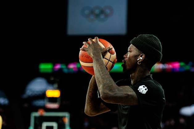 FRA, Paris, Olympischen Spiele Paris 2024, (10.08.2024, Basketball Herren Spiel um Platz 3 Deutschland - Serbien - Bercy Arena) Dennis Schröder (Deutschland, 17) im Warm Up Copyright: HMBxMedia SteffiexWunderl