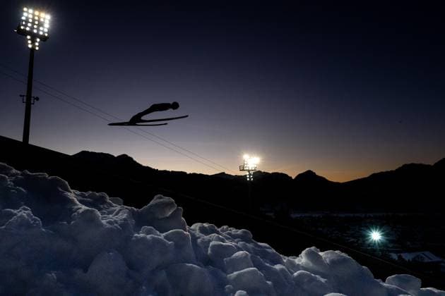 Bilder des Jahres 2024, Sport 12 Dezember LEYHE Stephan (Deutschland), GER, FIS Viessmsann Skisprung Weltcup, Vierschanzentournee Auftaktspringen Oberstdorf, Wettkampf Einzelspringen, Saison 2024 2025, 29.12.2024 GER, FIS Viessmsann Skisprung Weltcup, Vierschanzentournee Auftaktspringen Oberstdorf, Wettkampf Einzelspringen, Saison 2024 2025, 29.12.2024 Oberstdorf *** LEYHE Stephan Germany , GER, FIS Viessmann Ski Jumping World Cup, Four Hills Tournament Opening Jumping Oberstdorf, Competition Individual Jumping, Season 2024 2025, 29 12 2024 GER, FIS Viessmann Ski Jumping World Cup, Four Hills Tournament Opening Jumping Oberstdorf, Competition Individual Jumping, Season 2024 2025, 29 12 2024 Oberstdorf Copyright: xEibner-Pressefoto Memmlerx EP_MMR