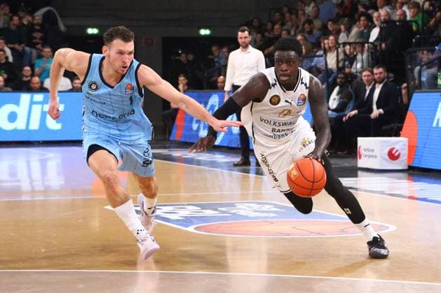 Sport Themen der Woche KW01 Sport Bilder des Tages GER,Hamburg,1.Basketballl Bundesliga, easyCredit BBL,Veolia Towers Hamburg vs Loewen Braunschweig , im der Inselpark Arena , 30.12.2024 , v.l. Brae Ivey (1, Veolia Towers Hamburg) im Zweikampf mit Barra Njie (13, Loewen Braunschweig) DFL regulations prohibit any use of photographs as image sequences and or quasi-video. *** GER,Hamburg,1 Basketballl Bundesliga, easyCredit BBL,Veolia Towers Hamburg vs Loewen Braunschweig , im der Inselpark Arena , 30 12 2024 , v l Brae Ivey 1, Veolia Towers Hamburg in duel with Barra Njie 13, Loewen Braunschweig DFL regulations prohibit any use of photographs as image sequences and or quasi video Copyright: HMBxMedia FernandoxSoares