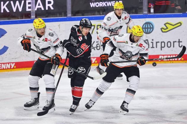 Sport Themen der Woche KW01 Sport Bilder des Tages von links: Carter Proft (Frankfurt), Parker Tuomie (Koeln), Kevin Maginot (Frankfurt) Koelner Haie vs Loewen Frankfurt, Eishockey, DEL, 30.12.2024 Koelner Haie vs Loewen Frankfurt, Eishockey, DEL, 30.12.2024 Koeln *** from left Carter Proft Frankfurt , Parker Tuomie Koeln , Kevin Maginot Frankfurt Koelner Haie vs Loewen Frankfurt, Eishockey, DEL, 30 12 2024 Koelner Haie vs Loewen Frankfurt, Eishockey, DEL, 30 12 2024 Koeln Copyright: xEibner-Pressefotox EP_RWS