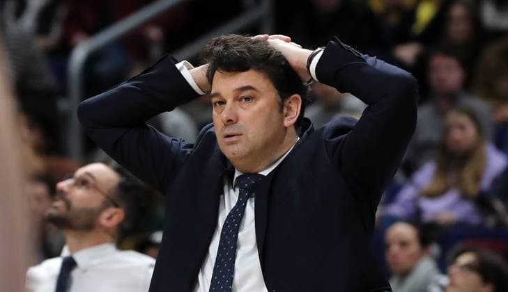 Sport Bilder des Tages Trainer Israel Gonzales enttäuscht Enttäuschung Basketball BBL Bundesliga Herren 14. Spieltag Saison 2024 2025 31.12.2024 ALBA Berlin vs Rostock Seawolves