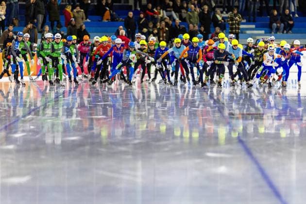 Sport Themen der Woche KW01 Sport Bilder des Tages HEERENVEEN - Atmosphere of the men s peloton during the Dutch marathon Speed skating, Eisschnelllauf championships in Thialf. This race takes place annually on New Year s Day. ANP VINCENT JANNINK xVIxANPxSportx xxANPxIVx 516633822 originalFilename: 516633822.jpg
