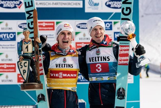Bilder des Jahres 2025, Sport 01 Januar Sport Themen der Woche KW01 Sport Bilder des Tages Vierschanzentournee Garmisch Partenkirchen Finale Herren Saison 2024 25; 01.01.2025 Daniel Tschofenig (Österreich) bejubelt den 1., Michael Hayboeck (Österreich) den 3. Platz Vierschanzentournee Garmisch Partenkirchen Finale Herren Saison 2024 25, Garmisch-Partenkirchen, Olympiaschanze am 01.01.2025 *** Four Hills Tournament Garmisch Partenkirchen Final Men Season 2024 25 01 01 2025 Daniel Tschofenig Austria celebrates 1st place, Michael Hayboeck Austria 3rd place Four Hills Tournament Garmisch Partenkirchen Final Men Season 2024 25, Garmisch Partenkirchen, Olympiaschanze on 01 01 2025 Copyright: xBEAUTIFULxSPORTS Wunderlx