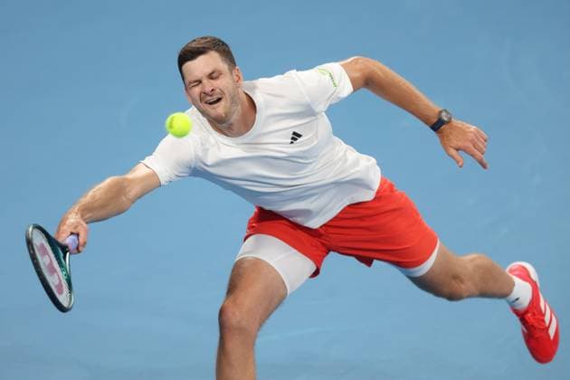 Sport Themen der Woche KW01 Sport Bilder des Tages TENNIS UNITED CUP SYDNEY, Hubert Hurkacz of Team Poland plays a forehand in his quarter-final match against Billy Harris of Team Great Britain during day seven of the 2025 United Cup at Ken Rosewall Arena in Sydney, Thursday, January 2nd, 2025. ( NO ARCHIVING, EDITORIAL USE ONLY, NO USE IN BOOKS WITHOUT CONSENT Sydney New South Wales Australia  Copyright: xMARKxEVANSx 20250102158662439597